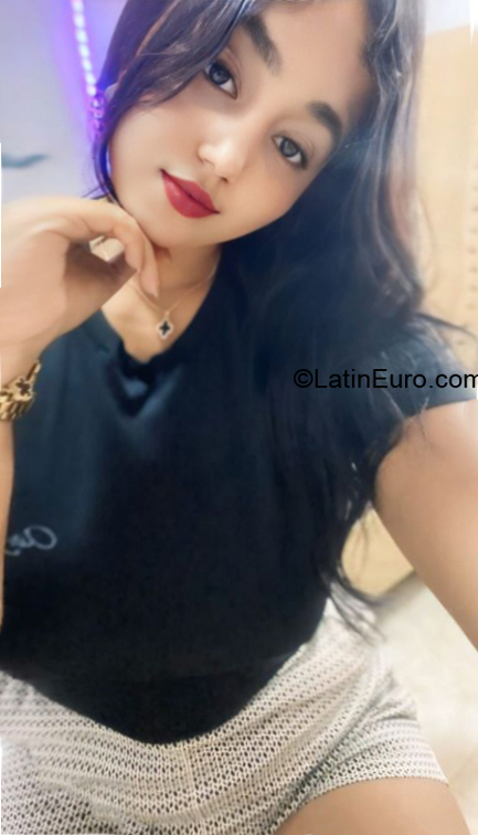 Date this georgeous Colombia girl Ross from Cali CO33446