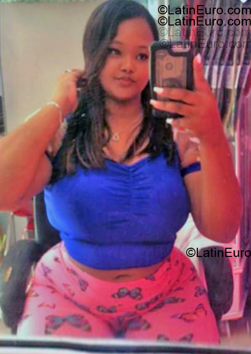 Date this hot Dominican Republic girl Ana from Santo Domingo DO55373