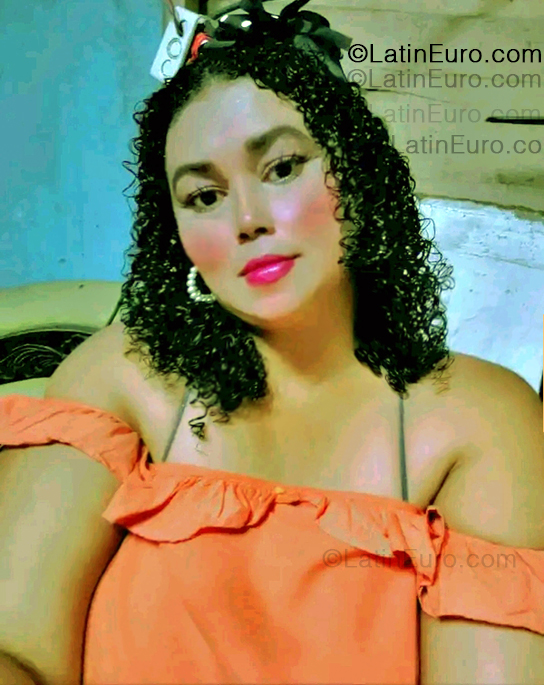 Date this lovely Colombia girl Julia from Barranquilla CO33471