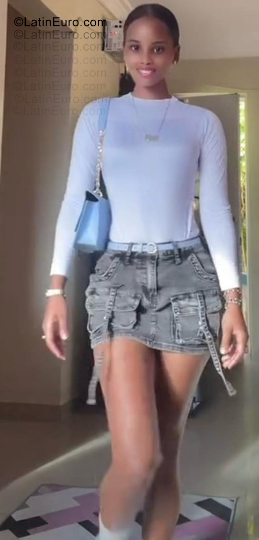 Date this exotic Dominican Republic girl Mayelin from Santo Domingo DO55424