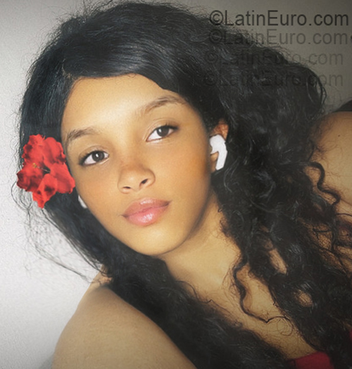 Date this passionate Dominican Republic girl Daneisy from Santo Domingo DO55461