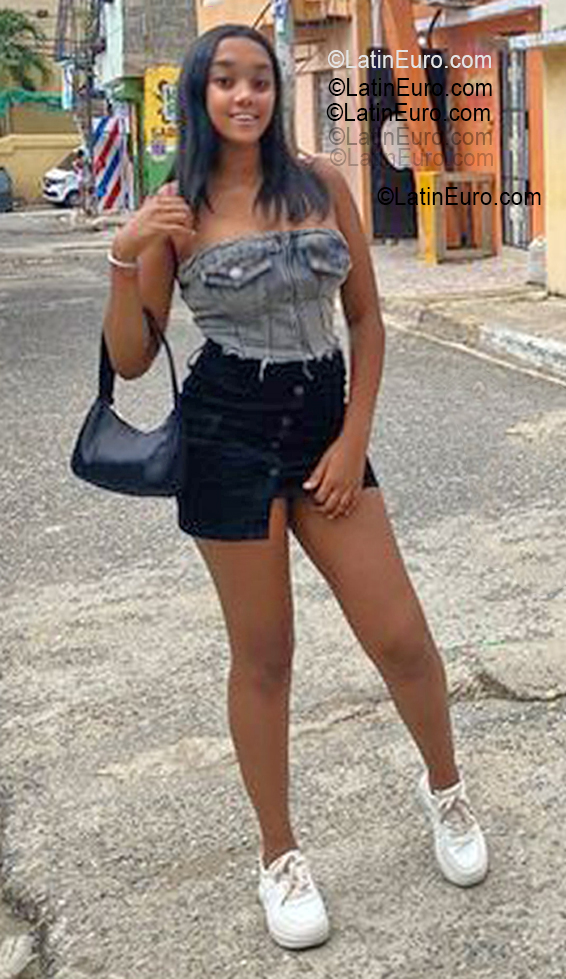 Date this sultry Dominican Republic girl Angela from Santo Domingo DO56047