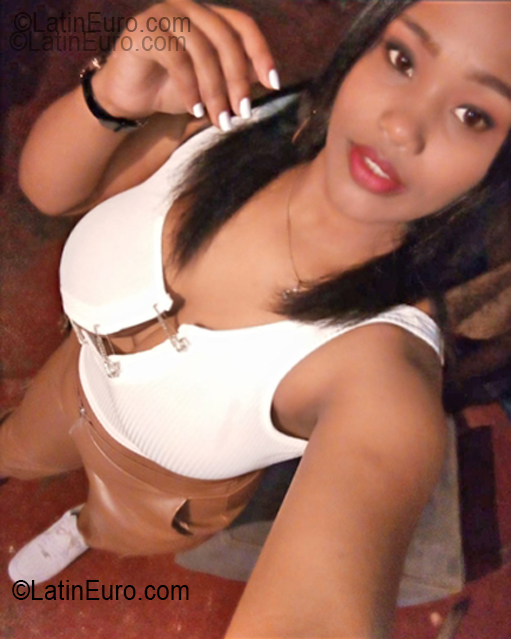 Date this foxy Dominican Republic girl Marleny from Santo Domingo DO55483