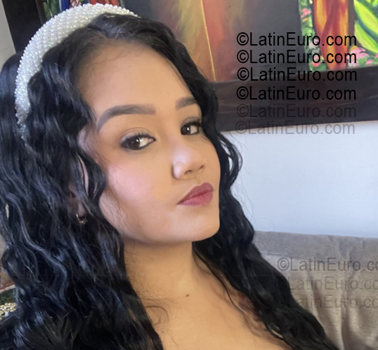 Date this beautiful Colombia girl Anais from Bogota CO33482