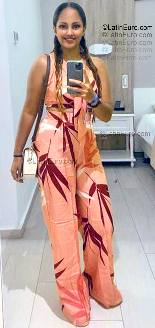 Date this passionate Dominican Republic girl Amy from Santo Domingo DO55493