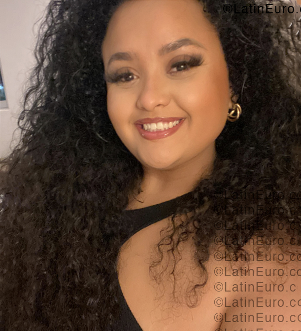 Date this happy United States girl Thays from Las Vegas US25206