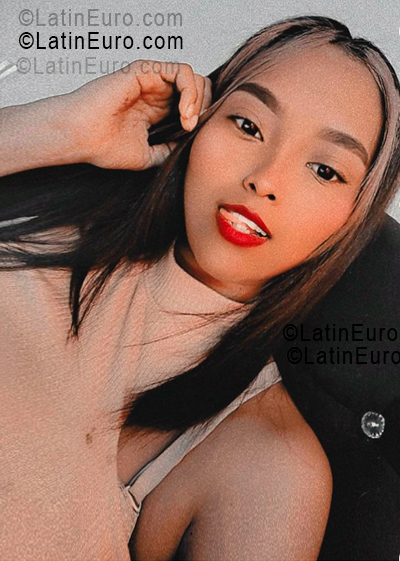 Date this foxy Colombia girl Yosimar from Bogota CO33513