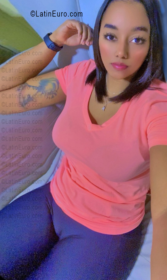 Date this lovely Dominican Republic girl Stefany from Santo Domingo DO55608