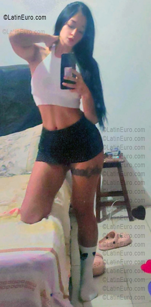 Date this charming Venezuela girl Lau from Caracas VE5386