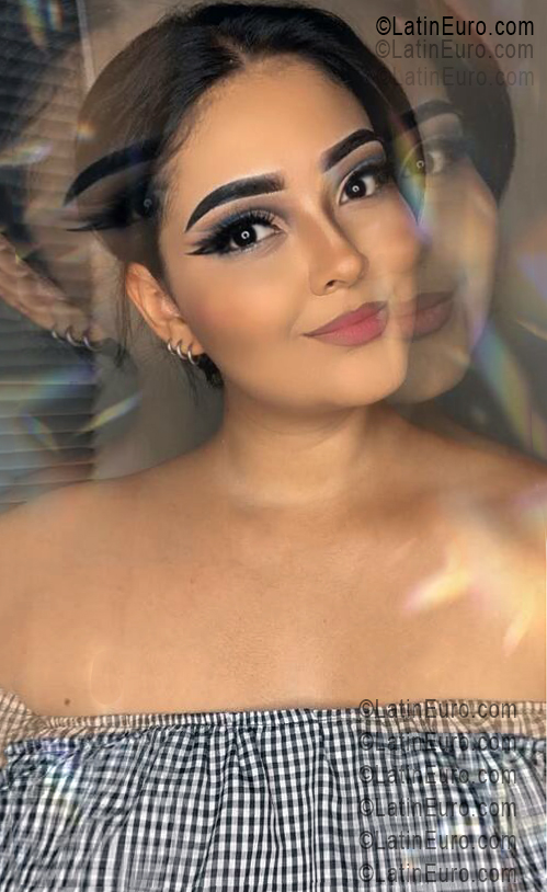 Date this attractive Colombia girl Leidy from Cali CO33537