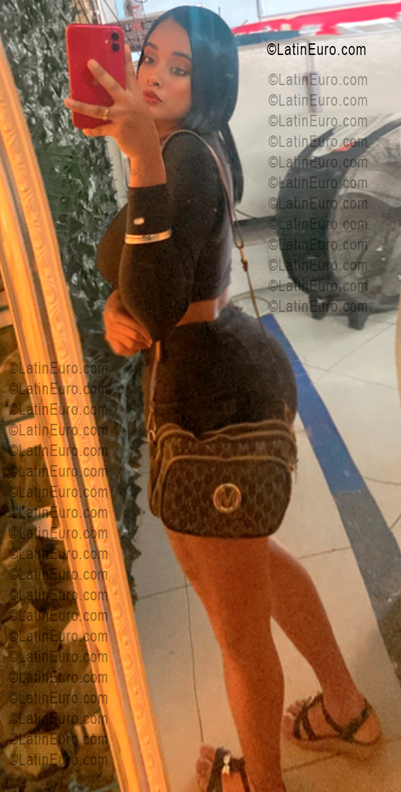 Date this stunning Dominican Republic girl Gabriela from Santo Domingo DO55658