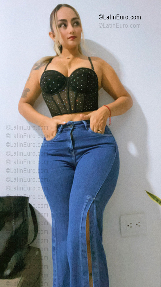 Date this attractive Colombia girl Isabel from Apartado CO33539