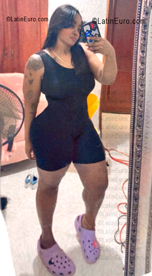 Date this good-looking Dominican Republic girl Shari from Santo Domingo DO55700