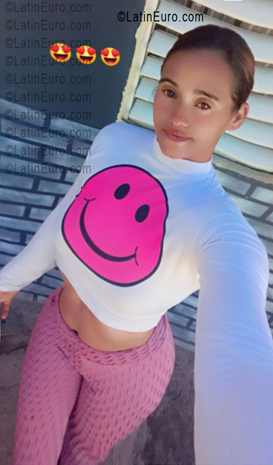 Date this young Dominican Republic girl Santa from Gaspar Hernandez DO55701