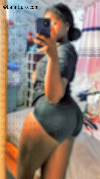 Date this happy Dominican Republic girl Widi from Santo Domingo DO55723