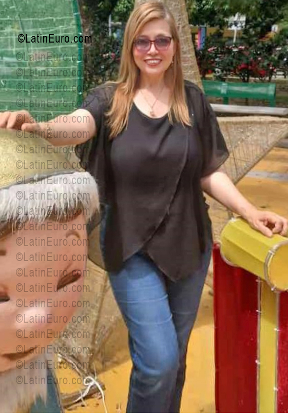 Date this happy Colombia girl Noel from Bogota CO33544