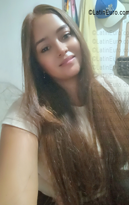 Date this sultry Colombia girl Carolina from Cartagena CO33638