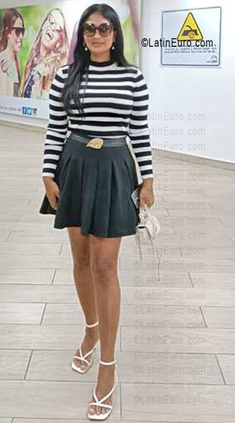 Date this sultry Dominican Republic girl Linda from Santo Domingo DO55787