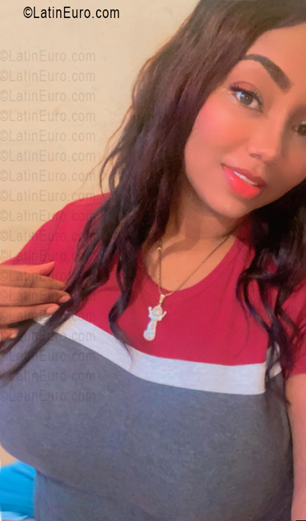 Date this nice looking Dominican Republic girl Maurelys from Santo Domingo DO55796