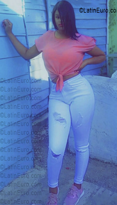 Date this pretty Dominican Republic girl Crismary from Puerto Plata DO55854