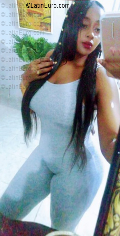 Date this gorgeous Dominican Republic girl La negra from Santo Domingo DO55885