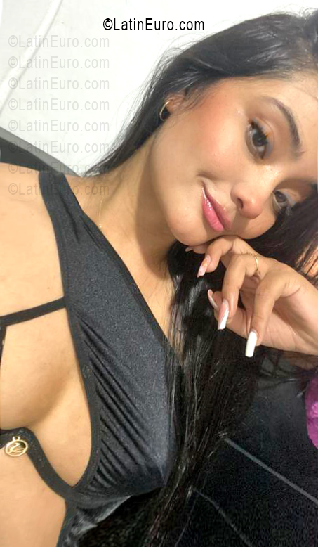 Date this young Colombia girl Yurli from Bucaramanga CO33574