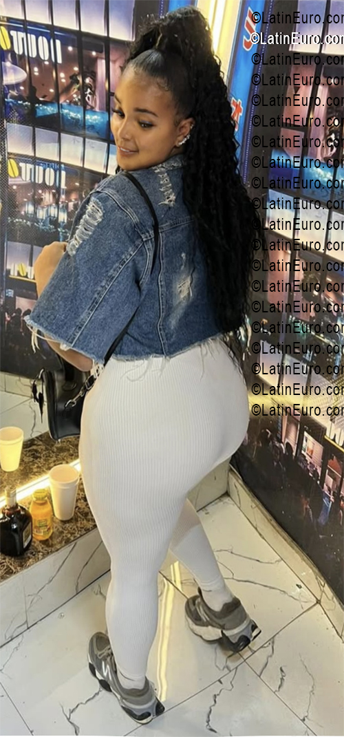 Date this passionate Dominican Republic girl Darela from Santo Domingo DO55905