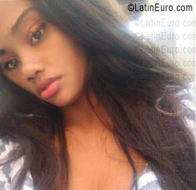 Date this good-looking Dominican Republic girl Leonela from Santo Domingo DO55908