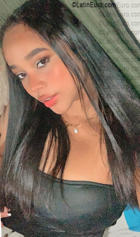 Date this attractive Colombia girl Nayeli from Cali CO33589