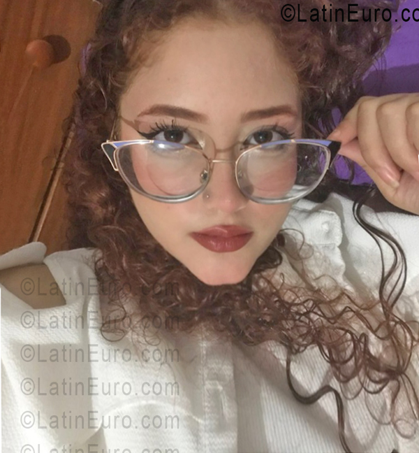 Date this athletic Colombia girl Valentina from Cartagena CO33595