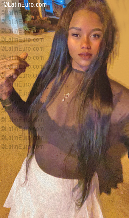 Date this nice looking Dominican Republic girl Masiel from Santo Domingo DO55929