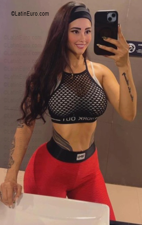 Date this voluptuous Colombia girl Pau from Cali CO33604