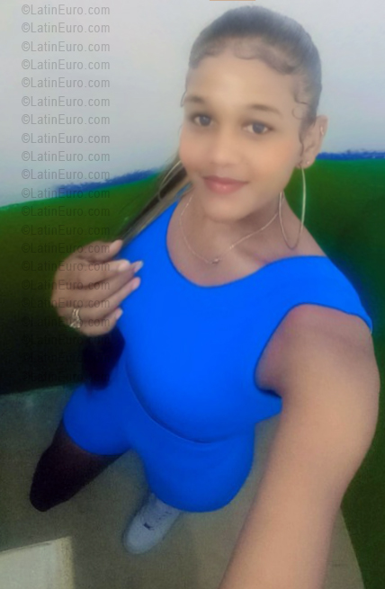 Date this funny Dominican Republic girl Rosi from Santo Domingo DO55970