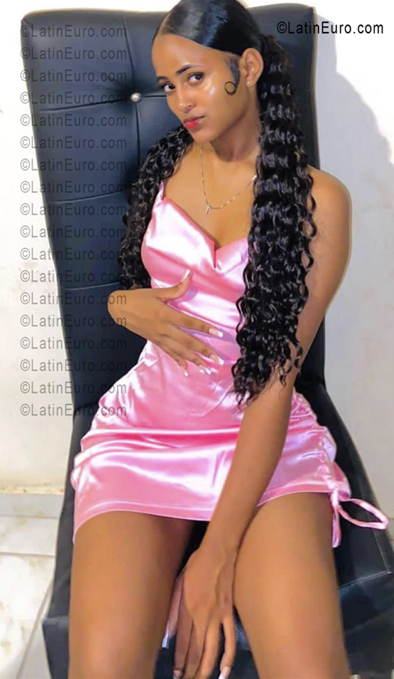 Date this hot Dominican Republic girl Dafne from Santo Domingo DO55976
