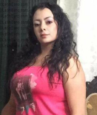 Date this attractive Colombia girl Andrea from Cali CO33630
