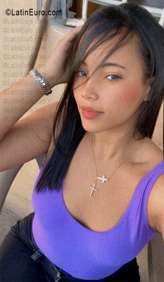 Date this sultry Dominican Republic girl Jesilyn from Santo Domingo DO56041