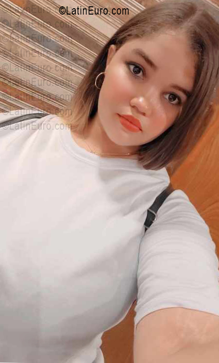 Date this athletic Dominican Republic girl Florimel from Santiago DO56053