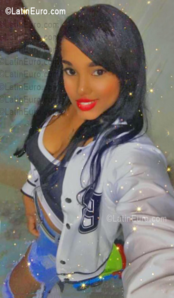 Date this good-looking Dominican Republic girl Geidy from Santo Domingo DO56054