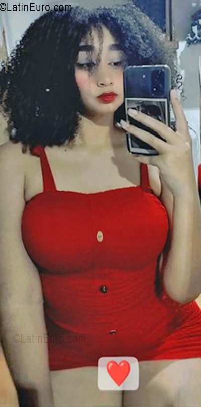 Date this georgeous Venezuela girl Yuli from Caracas VE5423