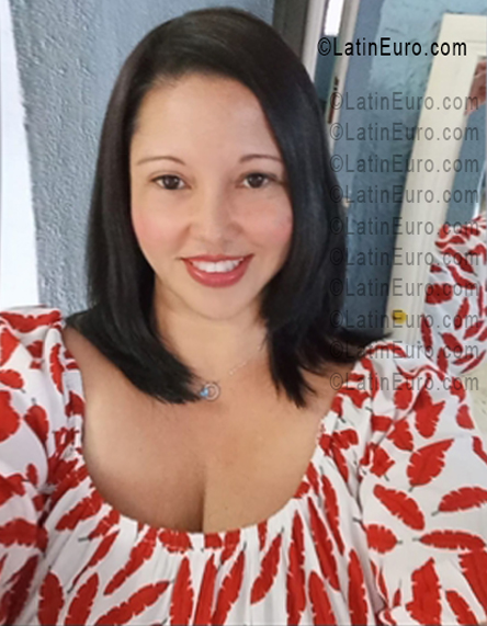 Date this hard body Panama girl Rosario from Panama PA1427