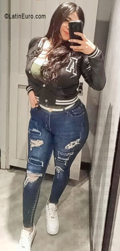 Date this fun Venezuela girl Sthefania from Valencia VE5427