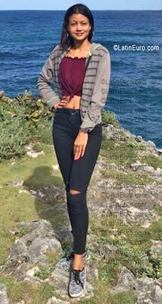 Date this lovely Dominican Republic girl Lisai from Nagua DO56790