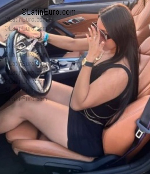 Date this nice looking Venezuela girl Aleska from Caracas VE5429