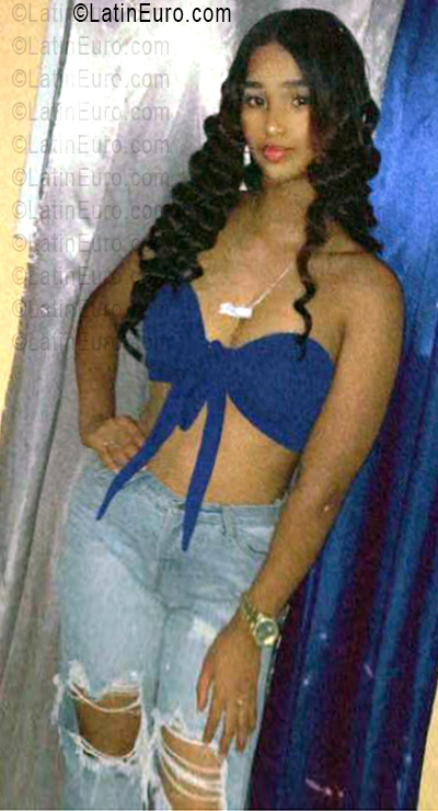 Date this hot Dominican Republic girl Emely from Santiago DO56153