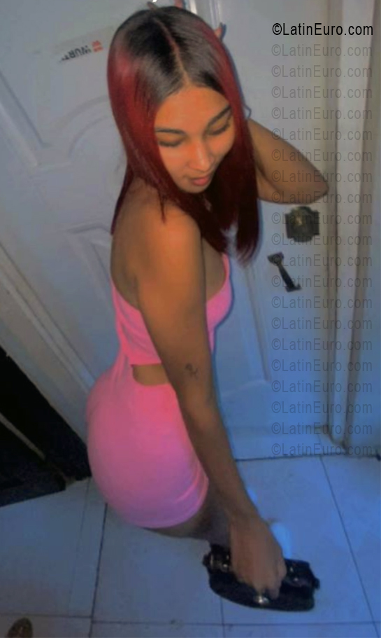 Date this passionate Dominican Republic girl Letizia from Santo Domingo DO56172