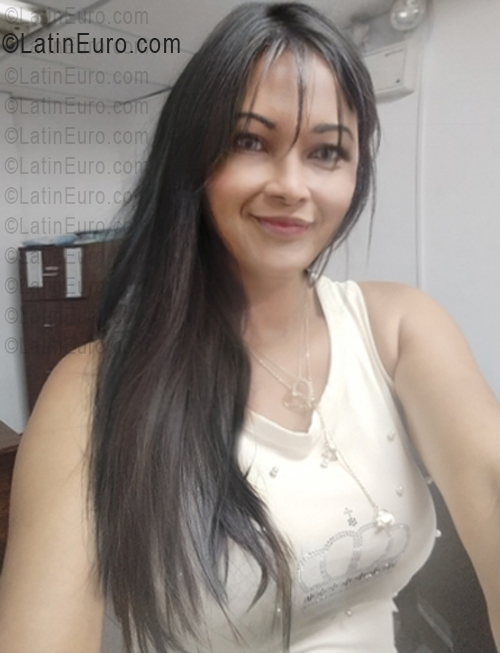 Date this hot Venezuela girl Mar from Caracas VE5509