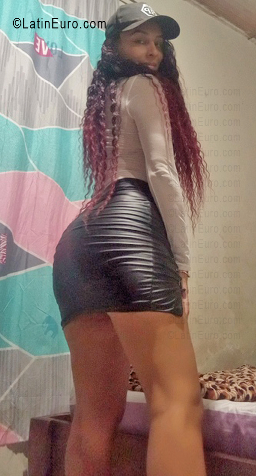 Date this pretty Venezuela girl Yorlenis from Catia La Mar VE5545