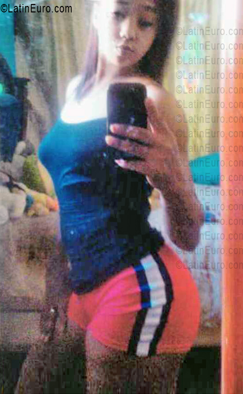 Date this nice looking Dominican Republic girl Lina from Valverde DO56248
