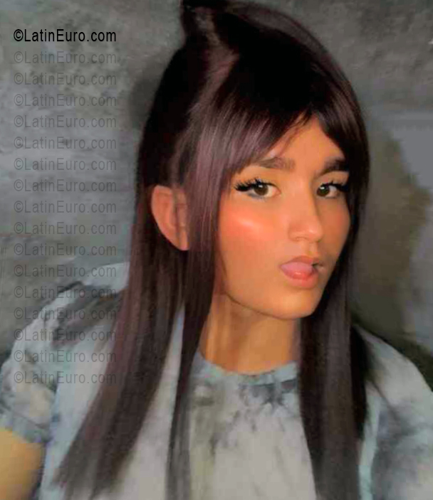 Date this voluptuous Venezuela girl Ashley from Puerto Cabello VE5606