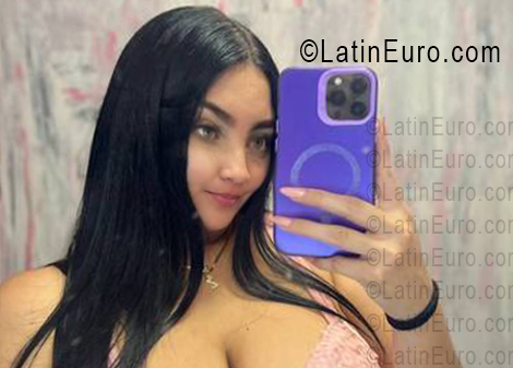 Date this voluptuous Venezuela girl Zunyeli from Anzoategui VE5620